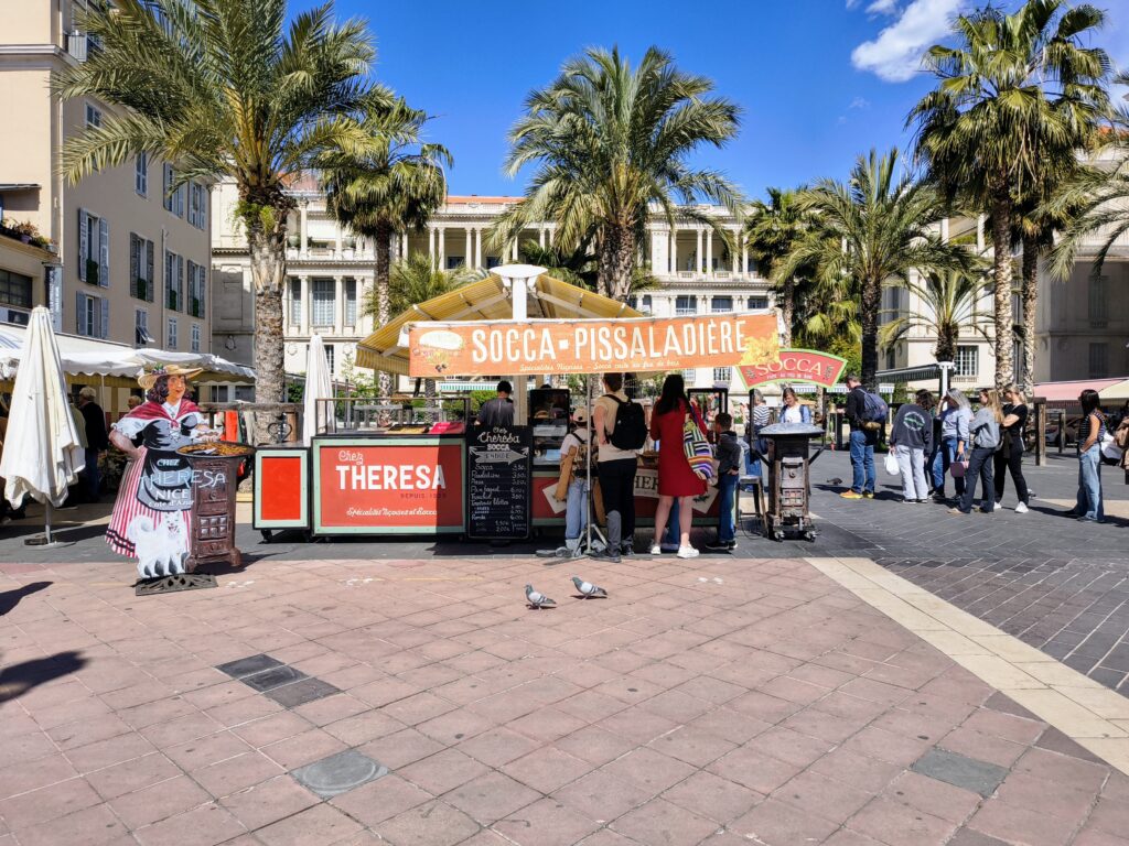 Street food nizzardo: cosa mangiare a Nizza tra Socca, Pan Bagnat e specialità locali