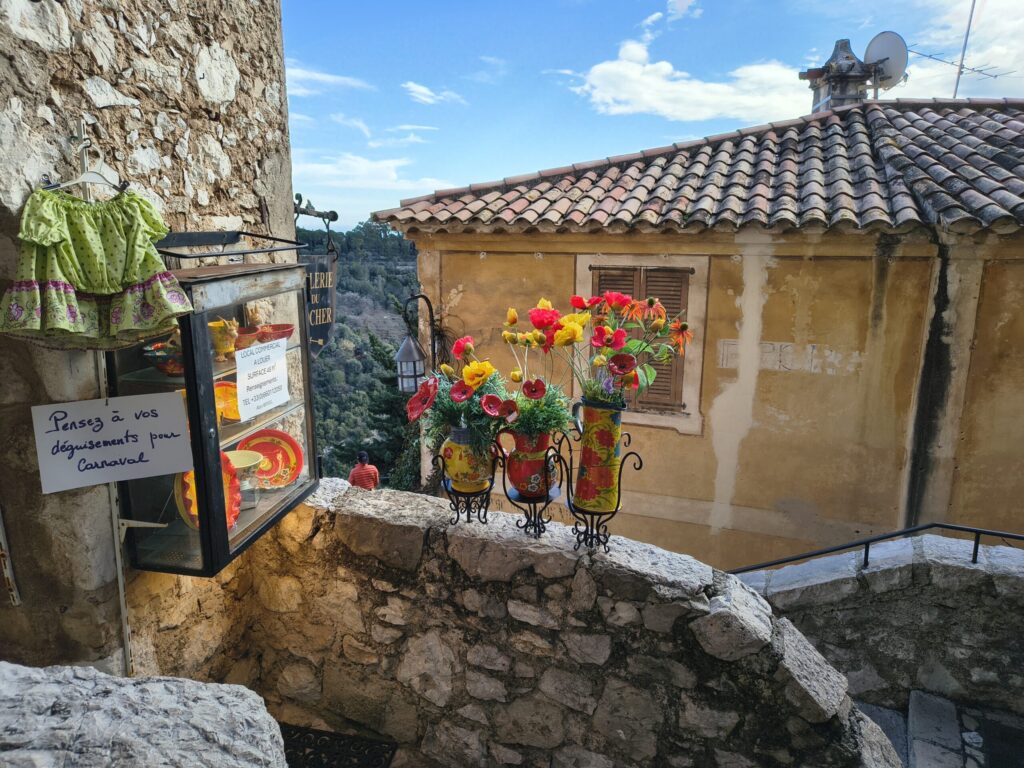 Èze: il villaggio medievale sospeso tra mare e cielo sulla Costa Azzurra
